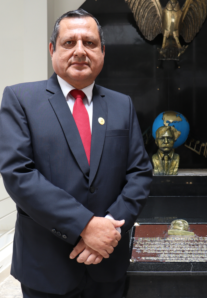 Foto del Dr. Esio Ocaña Igarza