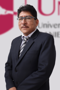 Foto del director general de administración de la UNDAR