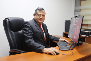 Foto del director del Instituto de Investigación
