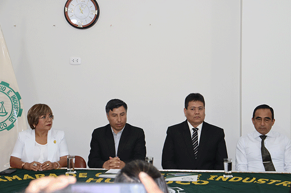 Banner de noticia: UNDAR firma convenio con la Cámara de Comercio e Industria de Huánuco
