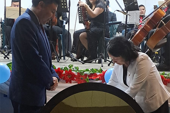 Banner de noticia: Fotos de la firma de convenio de cooperación interinstitucional UNDAR y PAX ARS