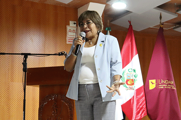 Banner de noticia: Fotos de capacitación Fundamentos de la Gestión Universitaria, dirigida a docentes