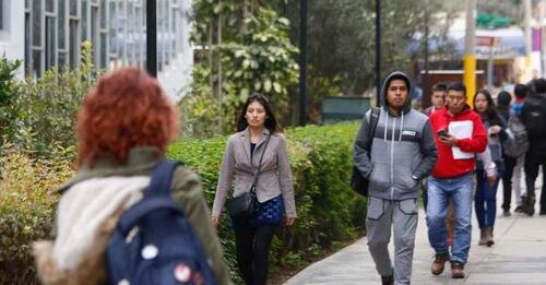 Foto de estudiantes universitarios