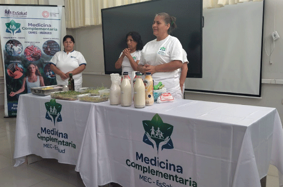 Banner de noticia: Fotos de la sesión de medicina complementaria