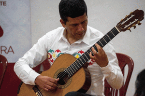 Banner de noticia: Fotos de la participación del maestro Omar Majino en Festival de Guitarra en Cusco
