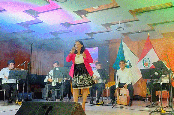 Banner de noticia: Fotos de la Noche de Música Tradicional Huanuqueña