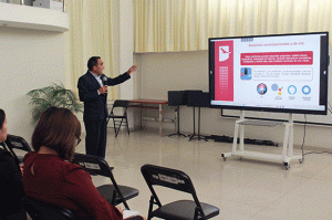 Banner de noticias: Fotos de la capacitación en Gestión Universitaria con enfoque en IA