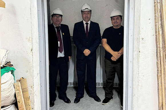 Banner de noticias: Fotos de la supervisión del avance del ascensor
