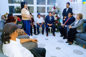 Banner de noticias: Fotos de la inauguración de biblioteca infantil con la presencia de la Vicepresidenta de Investigación de la UNDAR