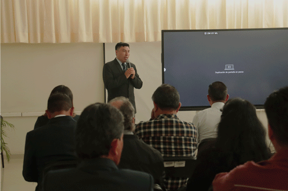 Banner de noticias: Fotos de la presentación de resultados de auditoría interna a personal docente