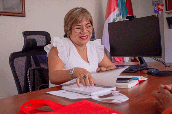 Banner de noticias: Fotos del conservatorio con la Dra. Teresa Guerra Carhuapoma