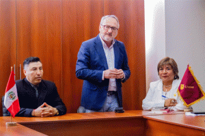 Banner de noticias: Fotos de firma de convenio entre la UNDAR y UNIR